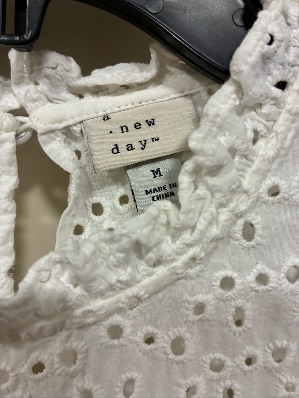 A new day short sleeve top medium - Picture 3 of 7